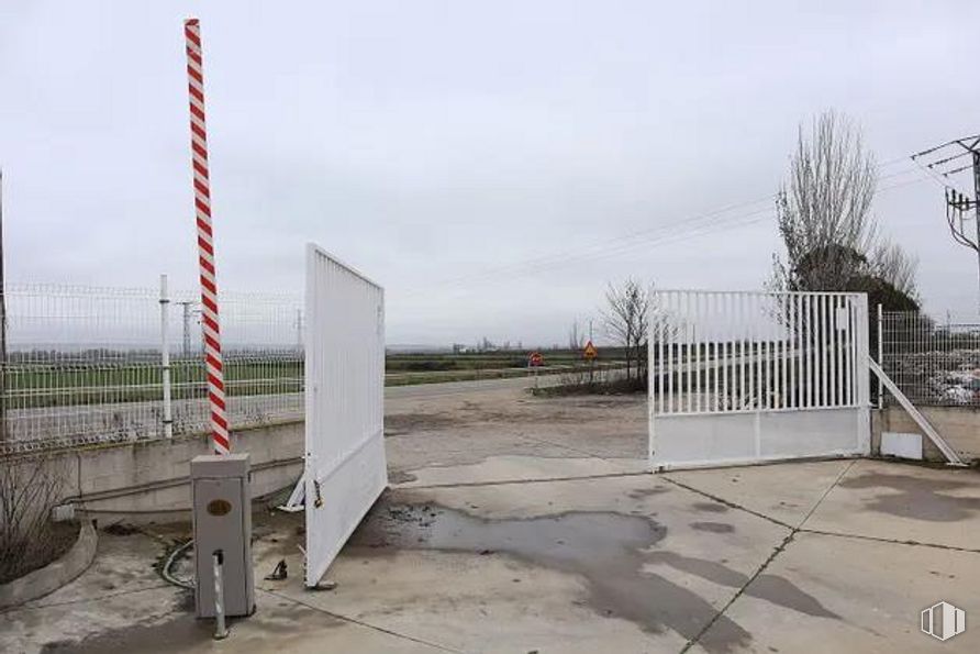 Industrial for sale at Zona industrial, Añover de Tajo, Toledo, 45250 with sky, cloud, land lot, plant, gas, landscape, wood, road surface, composite material and asphalt around