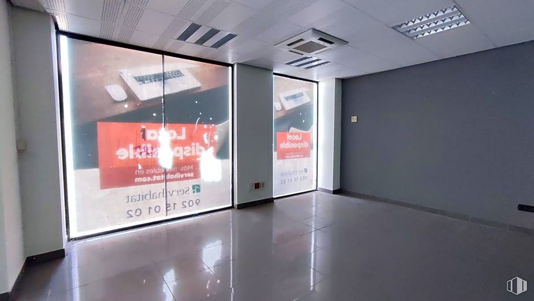 Retail for sale at Calle Jardines, Villanueva de Perales, Madrid, 28609 with building, fixture, flooring, glass, ceiling, event, door, automotive design, room and display device around