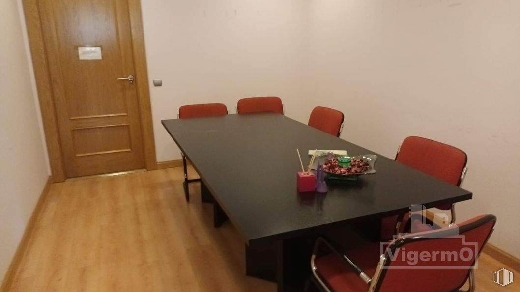 Industrial for rent at Calle Meridiano, Torrejón de Ardoz, Madrid, 28850 with door, chair, table, furniture, flooring, floor, interior design, wood, conference room table and desk around