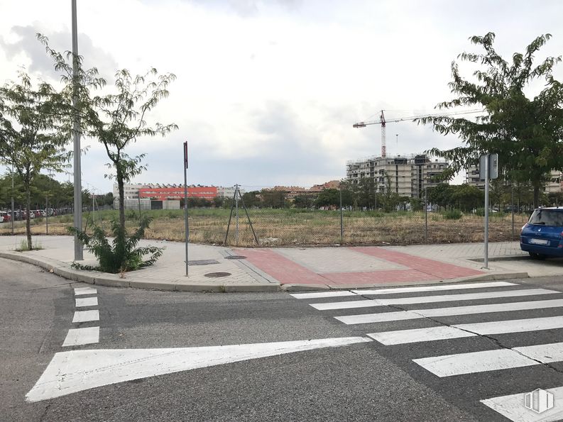 Suelo en venta en Calle Playa de Riazor, Barajas, Madrid, 28042 con coche, edificio, nube, cielo, planta, superficie de la carretera, asfalto, luz de la calle, árbol y diseño urbano alrededor