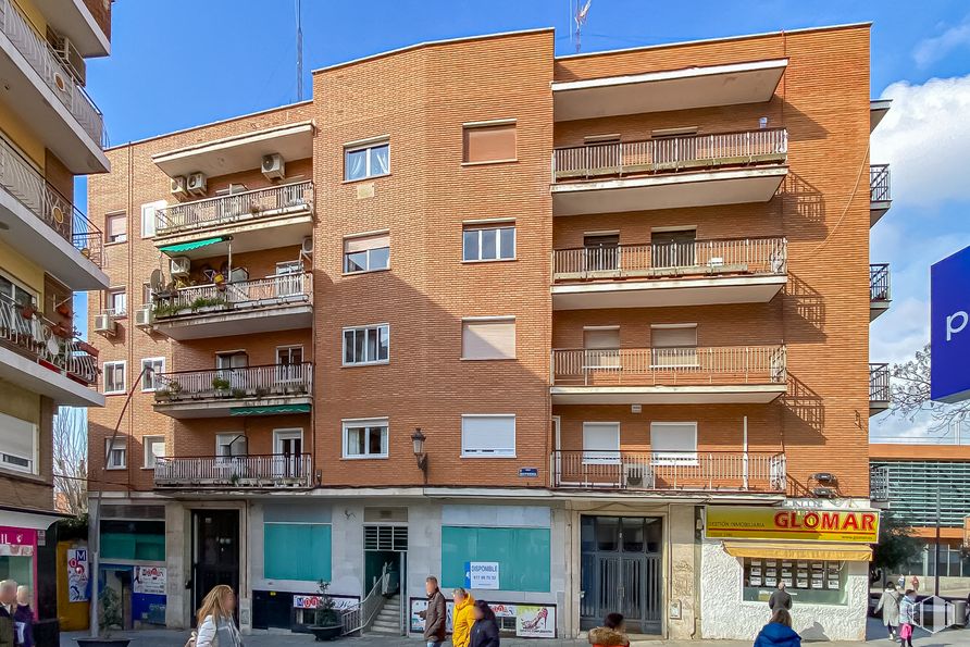 Oficina en venta en Calle Independencia, Alcorcón, Madrid, 28921 con edificio, propiedad, cielo, ventana, azul, diseño urbano, condominio, zona residencial, edificio comercial y nube alrededor