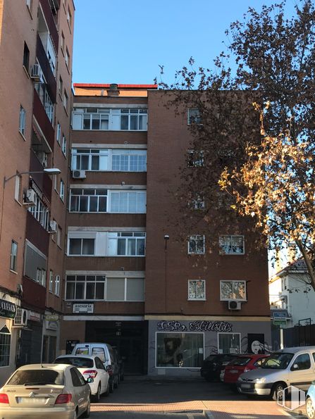 Local en alquiler en Calle San Vidal, 18, Alcalá de Henares, Madrid, 28803 con coche, edificio, ventana, rueda, neumático, vehículo terrestre, vehículo, cielo, infraestructura y planta alrededor