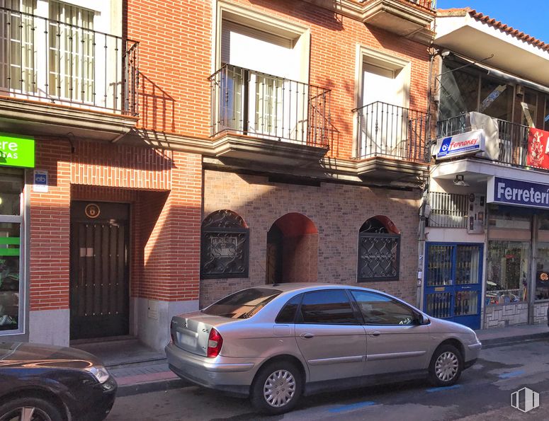 Local en alquiler en Avenida Consuelo, 6, Ciempozuelos, Madrid, 28350 con rueda, coche, neumático, puerta, ventana, luz de estacionamiento automotriz, vehículo terrestre, vehículo, luz trasera y de freno automotriz y edificio alrededor