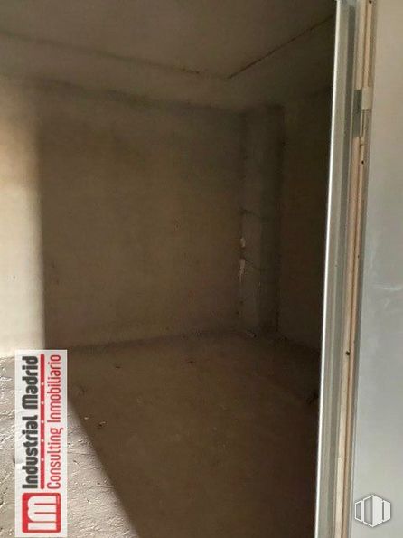 Local en alquiler y venta en Zona La Perlita, Arganda del Rey, Madrid, 28500 con espejo, accesorio, piso, suelo, material compuesto, rectángulo, aluminio, pintura, yeso y madera alrededor