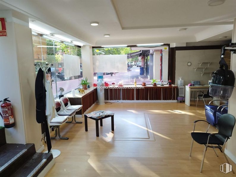 Retail for rent at Plaza Juan XXIII, Alcalá de Henares, Madrid, 28804 with chair, table, furniture, flooring, houseplant, plant, floor, television, building and ceiling around