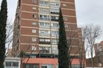 Retail for rent at Calle Gardenias, Fuenlabrada, Madrid, 28942 with car, building, sky, window, plant, tree, tower block, street light, urban design and condominium around