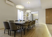 Oficina en alquiler en Calle Gran Vía, Centro, Madrid, 28013 con silla, alumbrado, mesa, mueble, edificio, pasillo, mesa de cocina y comedor, madera, diseño de interiores y sala de estar alrededor