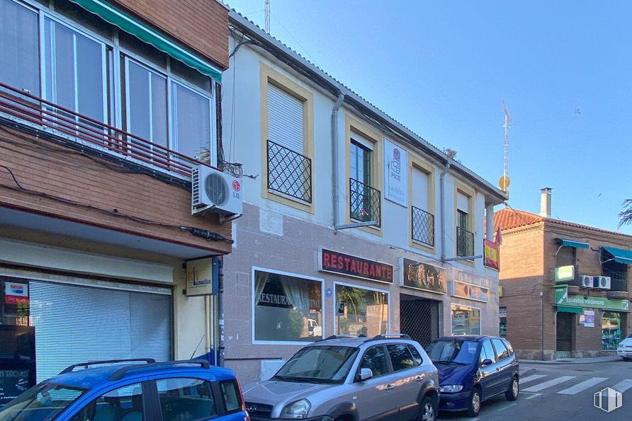 Local en alquiler y venta en Calle General Dabán, 15, Valdemoro, Madrid, 28340 con coche, edificio, ventana, luz de estacionamiento automotriz, neumático, vehículo terrestre, rueda, vehículo, cielo y vehículo motorizado alrededor