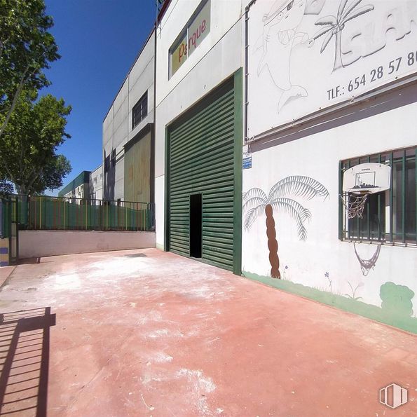 Nave en venta en Calle Henares, Velilla de San Antonio, Madrid, 28891 con propiedad, cielo, inmobiliario, sombra, asfalto, fachada, árbol, ocio, ladrillo y suelos alrededor