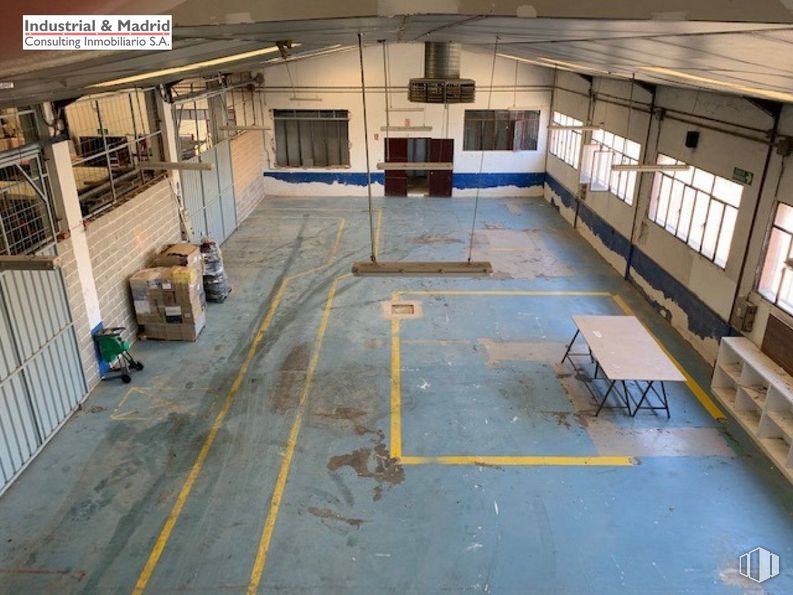 Industrial for sale at Polígono Industrial Coto Cisneros, Arganda del Rey, Madrid, 28500 with table, window, field house, floor, flooring, naval architecture, hall, symmetry, sport venue and roof around