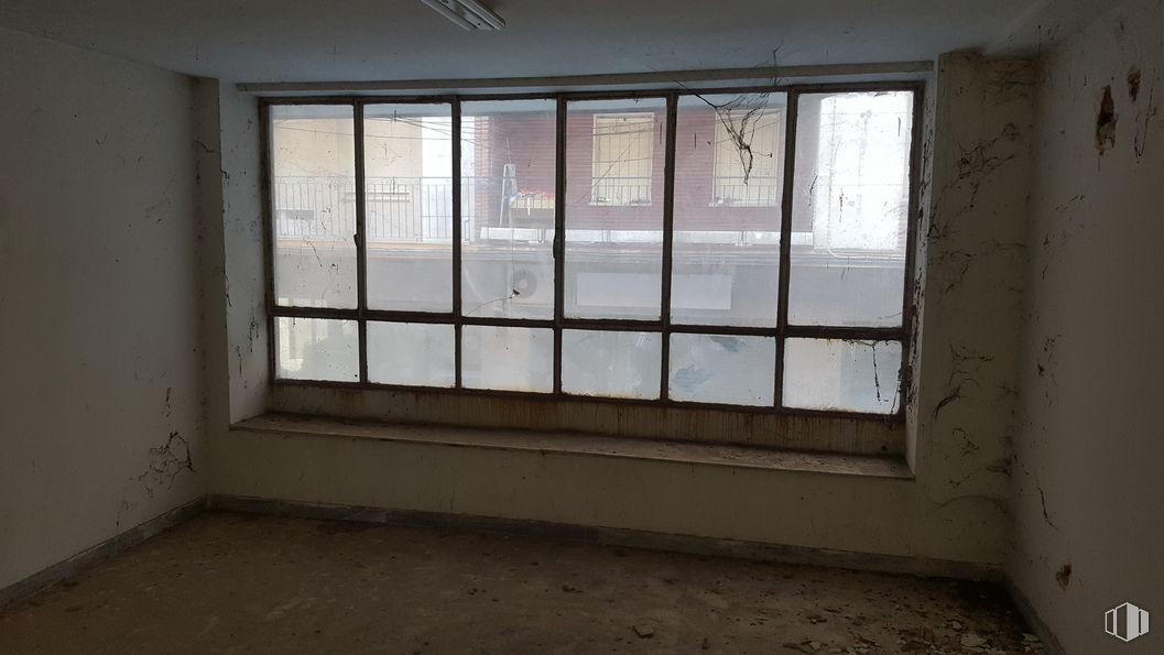 Retail for sale at Calle General Cuesta, 6, Talavera de la Reina, Toledo, 45600 with window, fixture, shade, composite material, wood, tints and shades, glass, rectangle, window covering and ceiling around