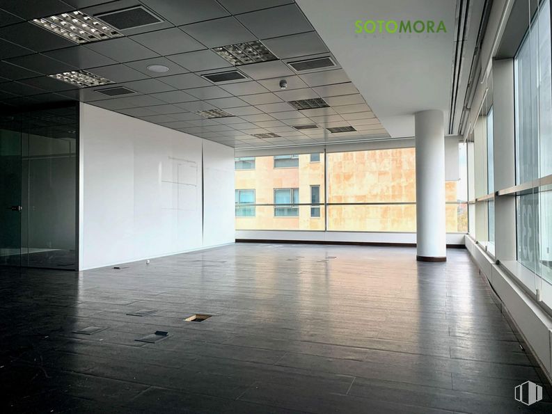 Oficina en venta en Arroyo de La Vega - La Moraleja, Alcobendas, Madrid, 28042 con propiedad, accesorio, diseño de interiores, pasillo, piso, suelo, pared, vidrio, techo y espacio alrededor