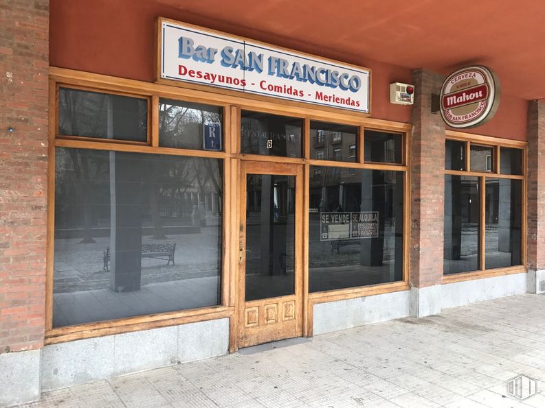 Retail for sale at Plaza San Francisco, 1, Ávila, 05005 with window, door, fixture, font, wood, facade, composite material, signage, brick and brickwork around