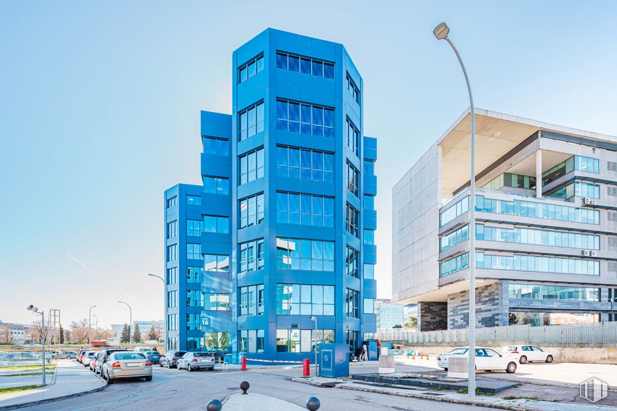 Oficina en alquiler en Avenida Sur de Barajas, 16, Barajas, Madrid, 28028 con edificio, cielo, luz de la calle, torre, coche, bloque de torres, diseño urbano, condominio, zona residencial y edificio comercial alrededor