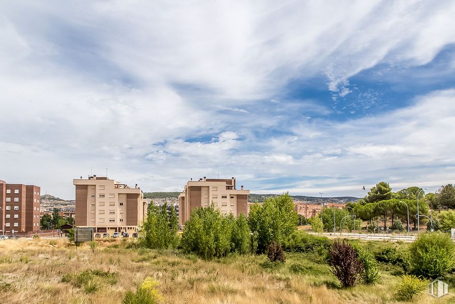 Land for sale at Calle María Luisa Menéndez Calleja, Cuenca, 16003 with building, cloud, sky, plant, window, azure, land lot, tree, natural landscape and cumulus around