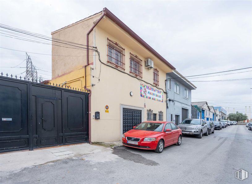 Industrial for sale & for rent at Calle Fontaneros, Villaviciosa de Odón, Madrid, 28670 with car, window, building, automotive parking light, sky, wheel, vehicle, tire, cloud and automotive lighting around