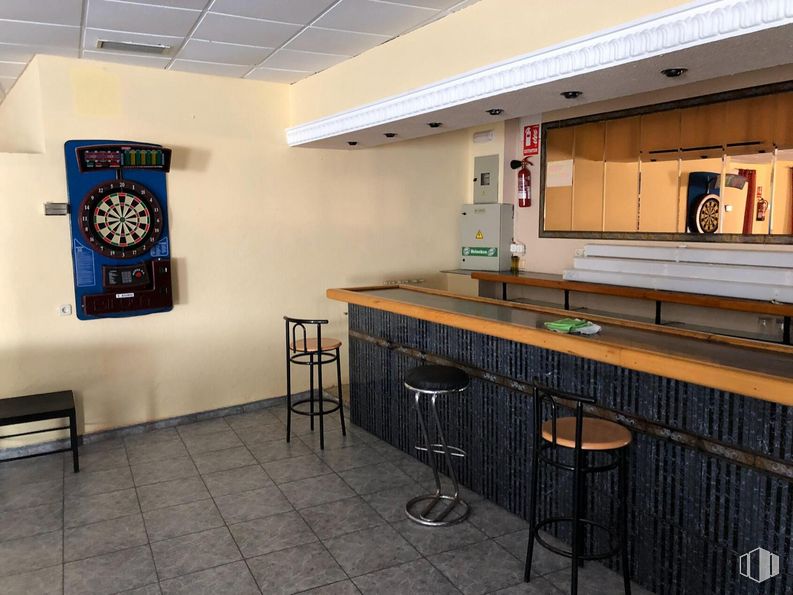 Retail for sale at Avenida Paz, 27, Orusco de Tajuña, Madrid, 28570 with dartboard, stool, table, furniture, cabinetry, property, countertop, interior design, flooring and floor around