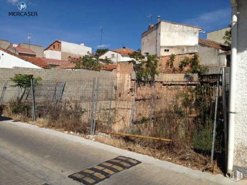 Land for sale at Zona Centro, Cabanillas del Campo, Guadalajara, 19171 with house, plant, sky, property, road surface, building, asphalt, land lot, neighbourhood and urban design around