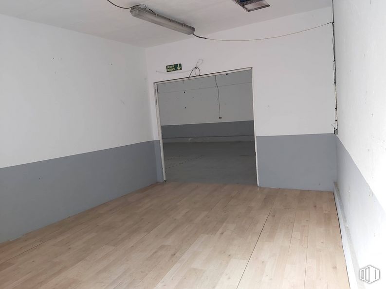 Nave en venta en Calle Charco Peces, Torrejón de Ardoz, Madrid, 28850 con espejo, ebanistería, propiedad, accesorio, madera, edificio, piso, pasillo, suelo y material compuesto alrededor