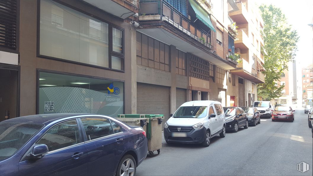 Retail for sale at Calle General Cuesta, 6, Talavera de la Reina, Toledo, 45600 with tire, car, window, wheel, automotive parking light, land vehicle, vehicle, building, vehicle registration plate and automotive lighting around