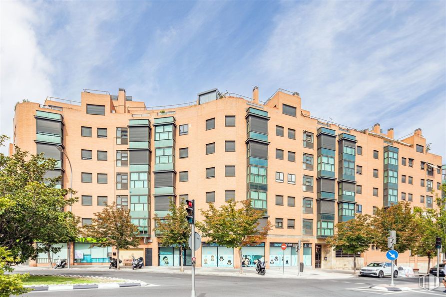 Local en alquiler en Avenida Camilo Jose Cela, 33, Salamanca, Madrid, 28028 con edificio, ciudad, zona urbana, apartamento, barrio, área metropolitana, condominio, edificio comercial, diseño urbano y uso mixto alrededor