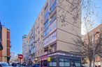 Retail for sale at Zona Renfe, Alcorcón, Madrid, 28921 with car, building, sky, daytime, window, urban design, architecture, tire, wheel and condominium around