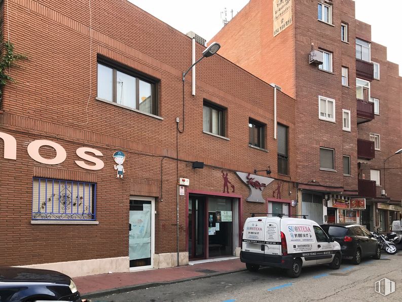 Local en alquiler en Calle Negritas, 11, Valdemoro, Madrid, 28342 con coche, ventana, camioneta, edificio, puerta, luz de estacionamiento, propiedad, vehículo, neumático y rueda alrededor