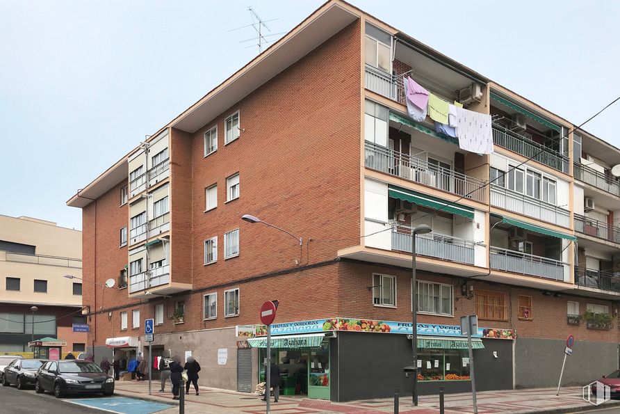 Local en venta en Calle Garcilaso, 41, Getafe, Madrid, 28904 con edificio, coche, cielo, propiedad, ventana, rueda, infraestructura, vehículo, neumático y casa alrededor