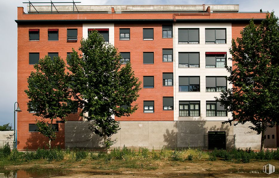 Retail for sale at Calle Comercio, 42, Talavera de la Reina, Toledo, 45600 with building, plant, daytime, window, property, sky, fixture, tree, urban design and tower block around