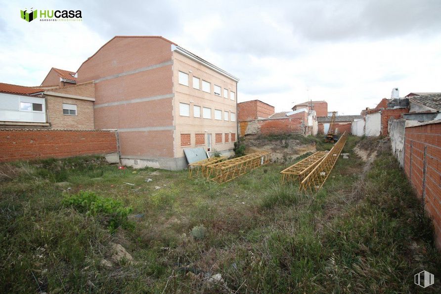 Land for sale at Casco Urbano, Bargas, Toledo, 45593 with house, cloud, sky, plant, property, building, window, land lot, grass and brickwork around