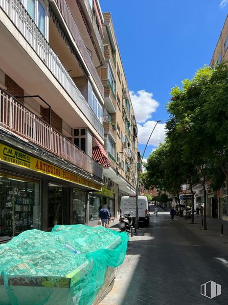 Local en alquiler en Calle Soria, Alcorcón, Madrid, 28921 con edificio, cielo, nube, infraestructura, ventana, modo de transporte, arquitectura, superficie de la carretera, vía pública y diseño urbano alrededor