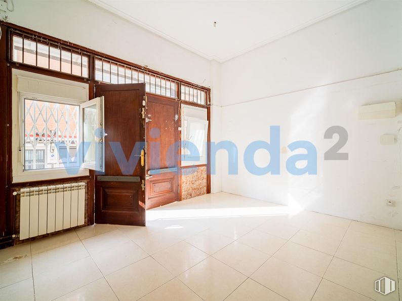 Retail for sale at Calle Ribadavia, Fuencarral - El Pardo, Madrid, 28029 with door, flooring, floor, apartment, ceiling, daylighting, tile flooring, hall, plaster and tile around