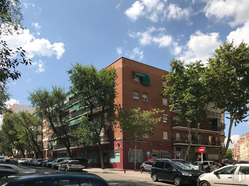 Local en venta en Calle Marqués de Jura Real, Carabanchel, Madrid, 28019 con coche, edificio, nube, luz de estacionamiento, cielo, vehículo terrestre, neumático, rueda, propiedad y vehículo alrededor