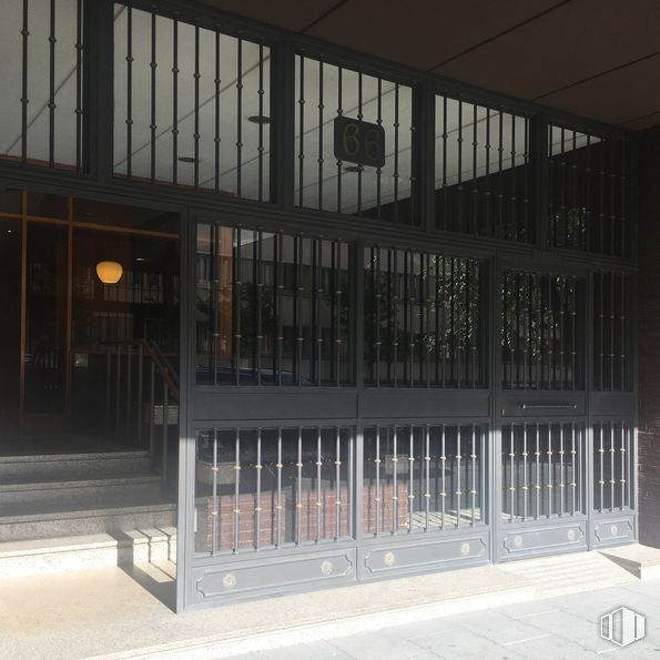 Oficina en alquiler en Calle Orense, Tetuán, Madrid, 28020 con ventana, edificio, accesorio, material compuesto, fachada, ciudad, material de construcción, metal, simetría, gas y uso mixto alrededor