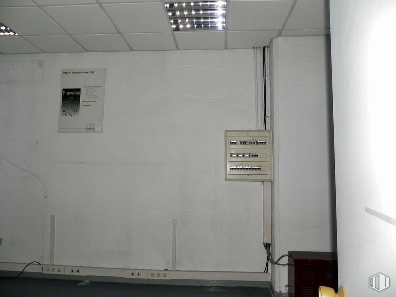 Oficina en venta en Edificio Auge III, Calle María Tubau, 4, Fuencarral - El Pardo, Madrid, 28050 con accesorio, rectángulo, gas, tipografía, máquina, transparencia, aluminio, paralelo y habitación alrededor