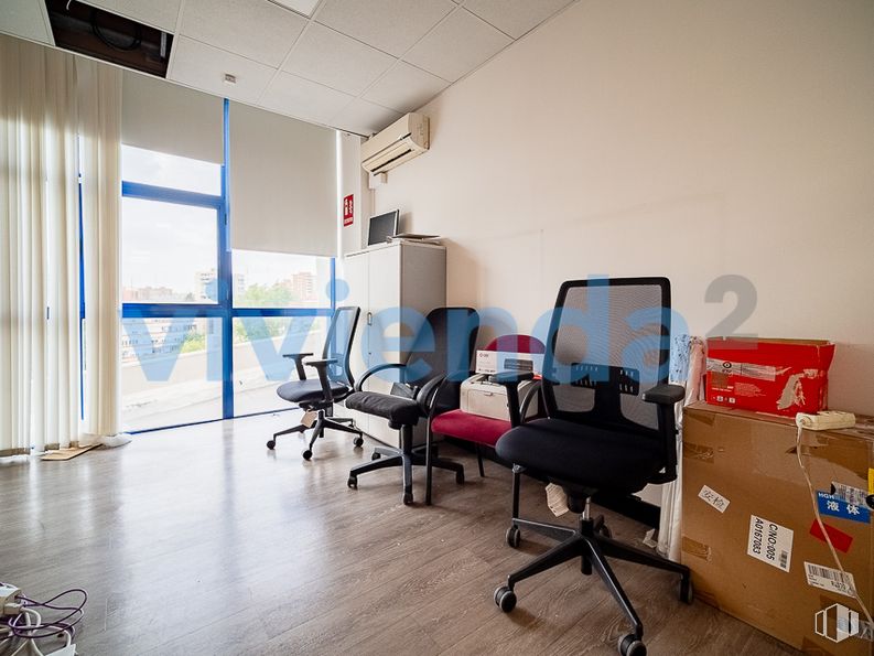 Industrial for rent at Zona Valdefuentes, Hortaleza, Madrid, 28033 with chair, shipping box, box, furniture, office chair, flooring, interior design, floor, living room and building around