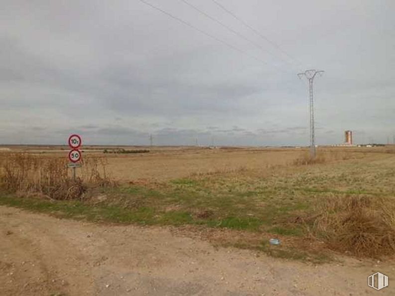 Land for sale at Sector S-8 5003, Cabañas de la Sagra, Toledo, 45592 with sky, cloud, land lot, natural landscape, plant, grass, plain, traffic sign, grassland and overhead power line around