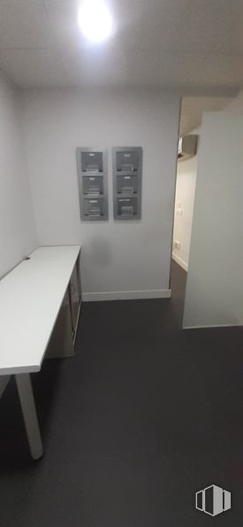 Oficina en alquiler en Calle Simón Hernández, Móstoles, Madrid, 28931 con propiedad material, suelos, gas, evento, techo, accesorio, habitación, vidrio, escritorio y madera alrededor