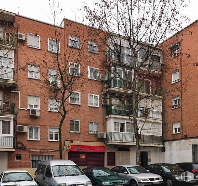 Local en alquiler y venta en Calle Fray Melchor Cano, 12, Leganés, Madrid, 28912 con coche, edificio, luz de estacionamiento automotriz, vehículo terrestre, vehículo, ventana, rueda, neumático, placa de matrícula del vehículo y vehículo motorizado alrededor