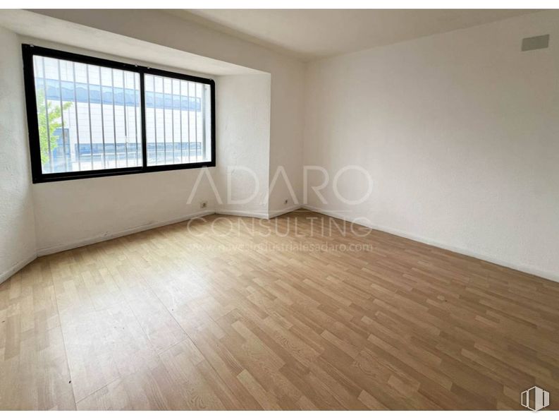 Industrial for sale & for rent at Zona industrial, Valdemoro, Madrid, 28343 with window, building, fixture, wood, shade, flooring, rectangle, floor, wood stain and hall around