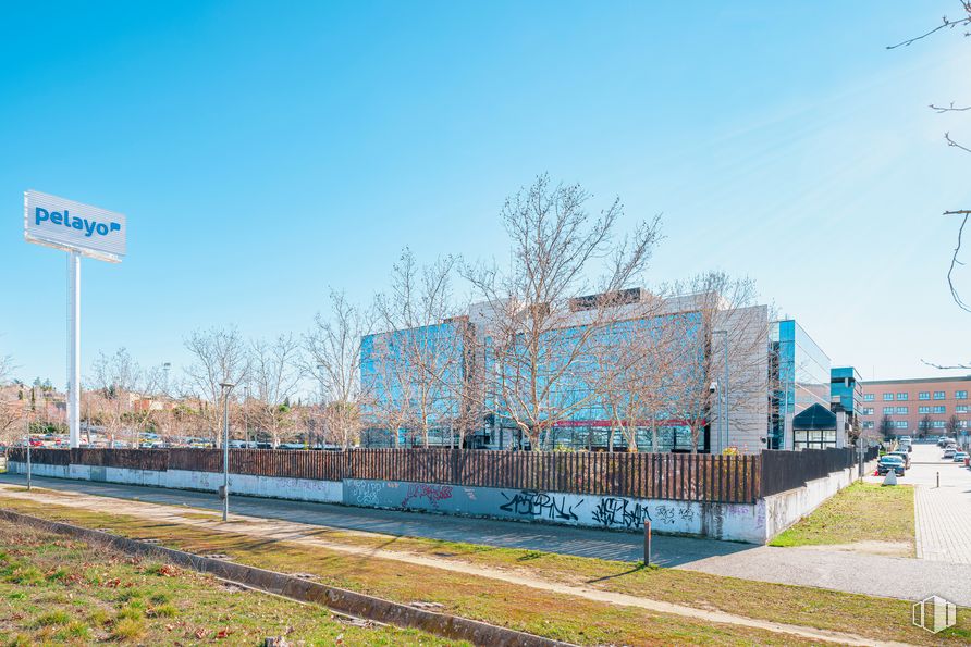 Oficina en alquiler en Edificio Altamar, Avenida Bruselas, 6, Alcobendas, Madrid, 28108 con edificio, cielo, planta, día, luz de la calle, árbol, electricidad, hierba, diseño urbano y ciudad alrededor