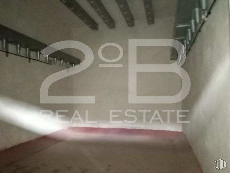 Industrial for sale at Casco urbano, La Puebla de Almoradiel, Toledo, 45840 with grey, font, wood, material property, flooring, tints and shades, gas, ceiling, signage and composite material around