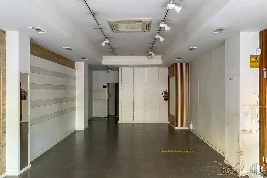 Local en alquiler en Zona Santa Engracia, Chamberí, Madrid, 28010 con lámpara, alumbrado, suelos, suelo, techo, madera, interiorismo, suelos de madera, hall y madera dura alrededor