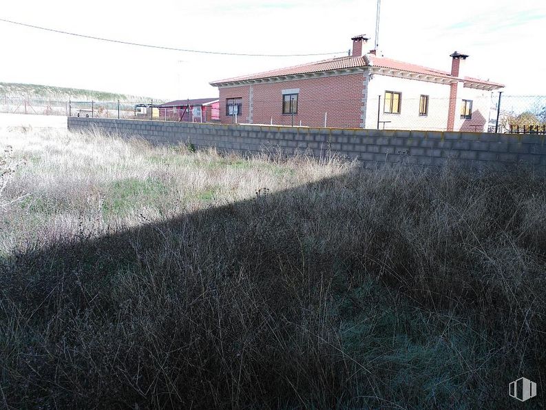 Industrial for sale at Nave Blascosancho, Blascosancho, Ávila, 05290 with house, sky, window, plant, building, cloud, land lot, grass, slope and wood around