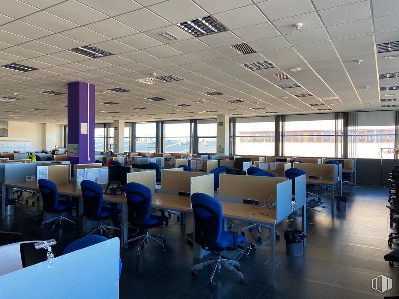 Oficina en alquiler en Edificio Abeto, Avenida Industria, 51, Alcobendas, Madrid, 28100 con silla, mueble, propiedad, mesa, diseño de interiores, suelo, piso, edificio, escritorio y techo alrededor