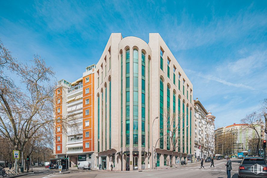 Oficina en alquiler en Paseo Castellana, 52, Salamanca, Madrid, 28046 con coche, edificio, nube, cielo, neumático, rueda, árbol, diseño urbano, arquitectura y bloque de pisos alrededor