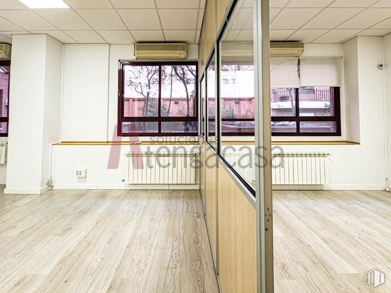 Oficina en alquiler en Calle Azcona, Salamanca, Madrid, 28028 con edificio, ventana, accesorio, madera, hall, suelos, suelo, casa, tinte para madera y inmobiliario alrededor