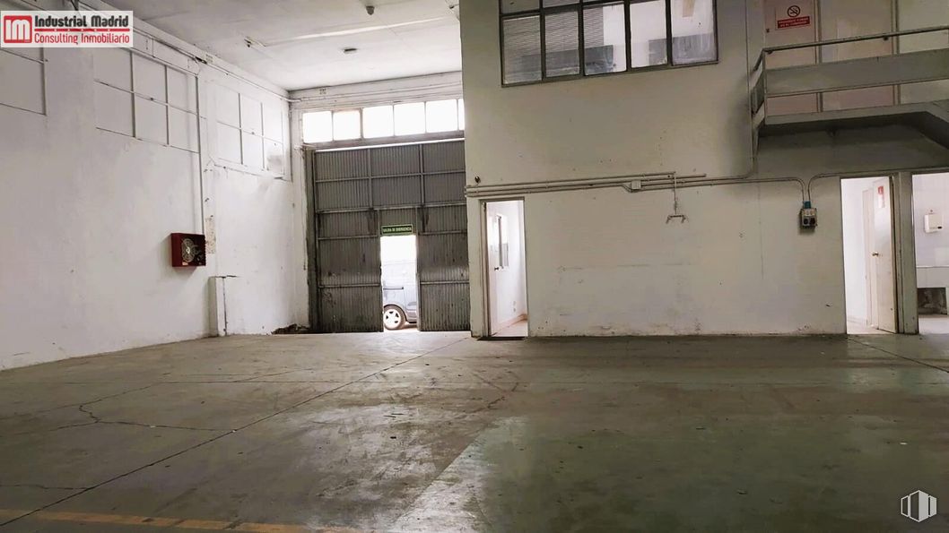 Industrial for sale at Polígono Industrial Finanzauto, Arganda del Rey, Madrid, 28500 with window, fixture, hall, flooring, floor, building, tints and shades, ceiling, concrete and wood around