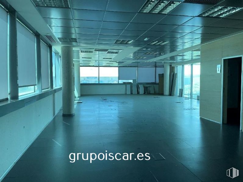 Oficina en venta en Edificio Empireo, Calle Benjamín Outram, 4, Leganés, Madrid, 28919 con ventana, puerta, edificio, accesorio, pasillo, diseño de interiores, arquitectura, suelo, piso y propiedad material alrededor