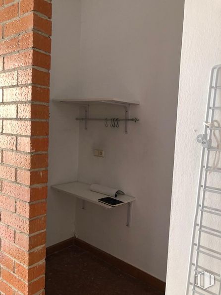 Retail for rent at Calle Vilches, Campo Real, Madrid, 28510 with furniture, ladder, fixture, building, wood, interior design, floor, flooring, wall and brickwork around